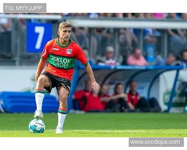 奈梅亨与阿尔克的精彩对决揭示足球战术与团队协作的完美结合