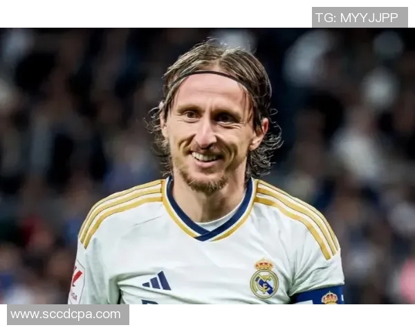 莫德里奇：足球场上的艺术家与传奇中场的辉煌之路