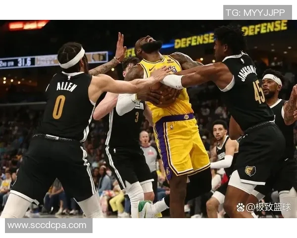 2011年湖人与灰熊的经典对决回顾与精彩瞬间分析