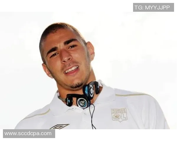 本泽马重返赛场展现王者风范助力球队争冠之路