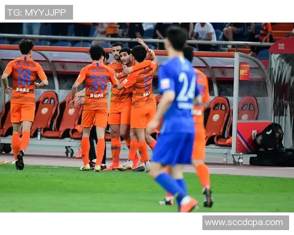 江苏苏宁与鲁能激战正酣海报展现精彩对决瞬间与球队精神风貌