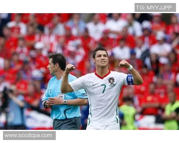 C罗与切赫的巅峰对决谁能在足球历史上留下更深刻的印记