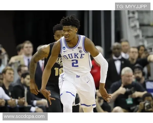 杜克大学篮球队对阵中佛罗里达大学的精彩对决分析与赛后点评