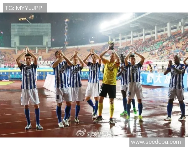 国安与广州恒大激战正酣直播盛况尽在眼前尽享精彩赛事时刻 国安与广州恒大激战正酣直播盛况尽在眼前尽享精彩赛事时刻